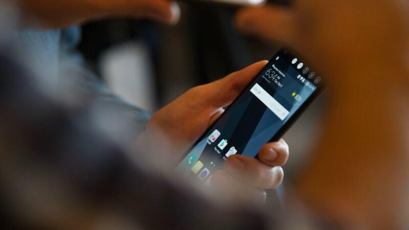 Disconnessi dai telefonini per 24 ore, la sfida "digital detox" di un agriturismo