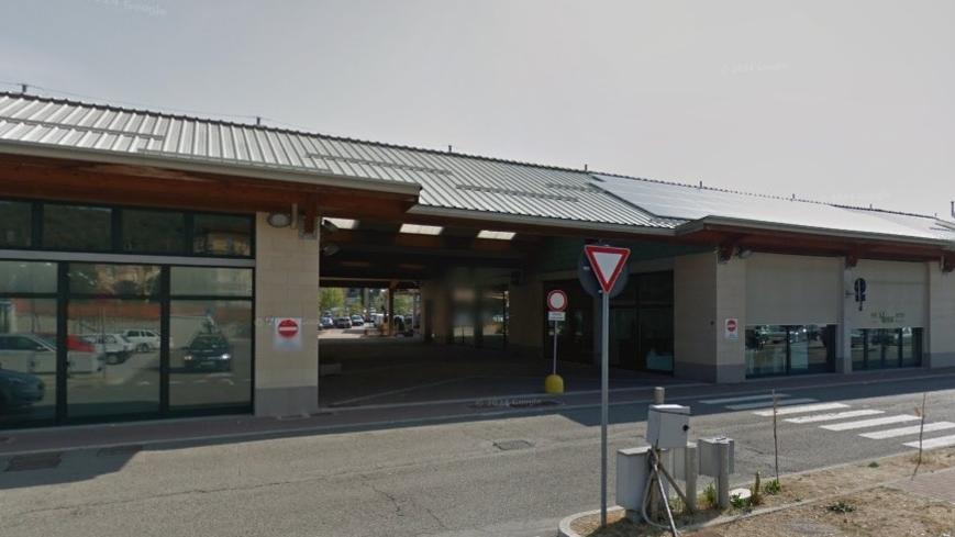 Il centro commerciale La Campanella dove è avvenuta la rissa