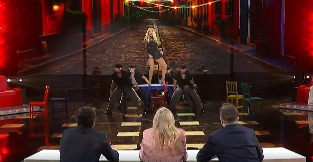 Ne vedremo delle belle, la bachata sensual di Valeria Marini non convince i giudici – VIDEO