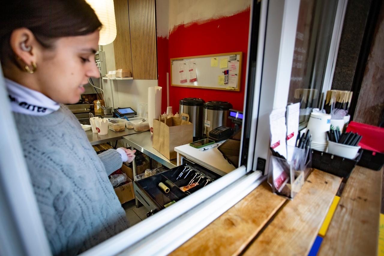 
	I ladri sono entrati nella notte dalla finestra scorrevole

