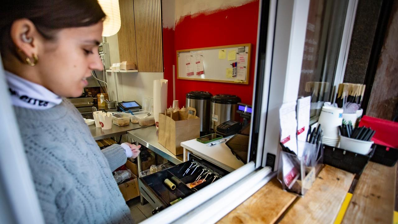 I ladri sono entrati nella notte dalla finestra scorrevole