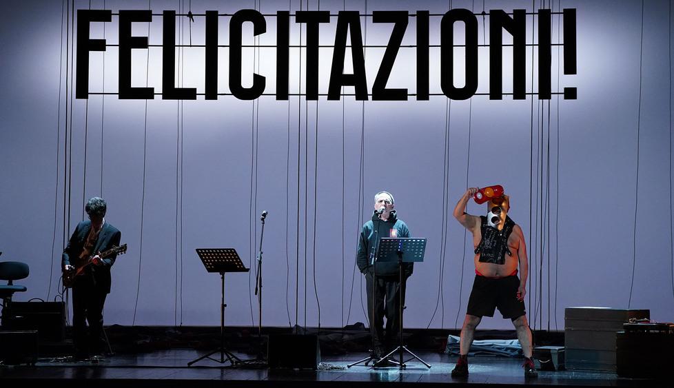 II Gran Gala Punkettone dei CCCP riemoziona i fan riuniti al teatro Valli