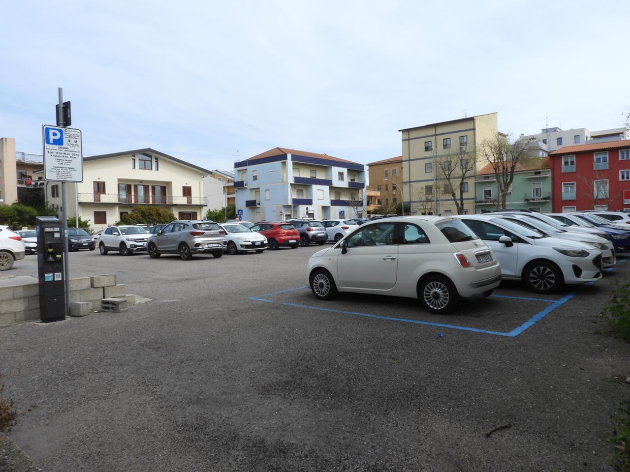 
	L'area di sosta di via Bellini

