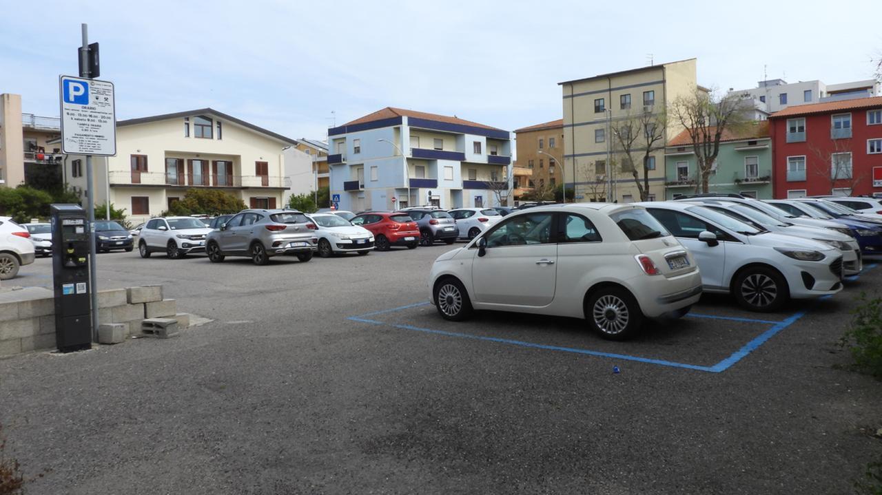 L'area di sosta di via Bellini
