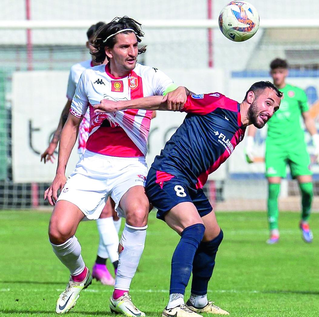 
	Cretella in un contrasto di gioco (foto Noemy Lettieri)

