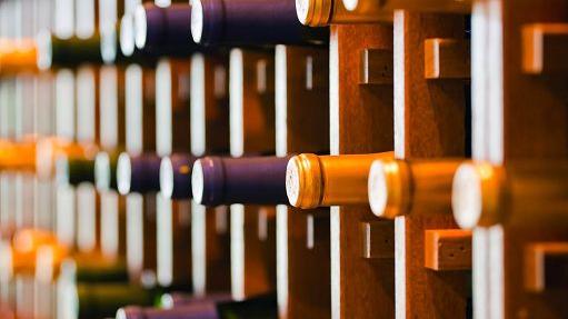 Vino toscano in crisi, i tre fattori che lo minacciano: dazi Usa, calo dei consumi e nuovo codice della strada