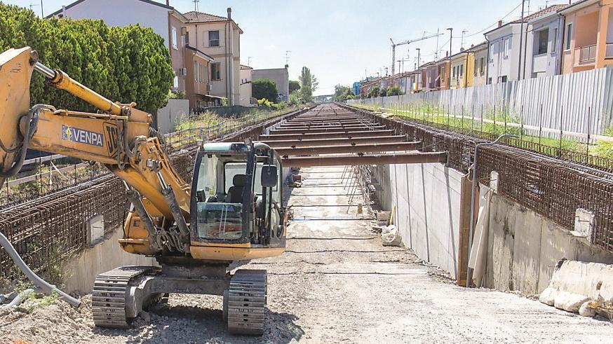 Ferrara, danni alle case vicino al cantiere del tunnel ferroviario in via Bologna: difficile ottenere rimborsi