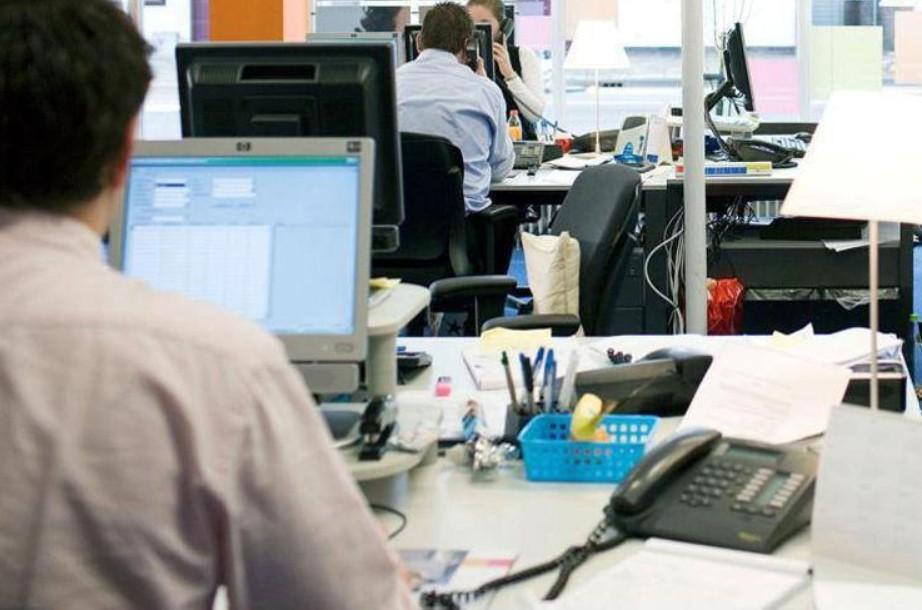 Statali, scatta l’aumento in busta paga: ecco di quanto in base a ruolo ed ente