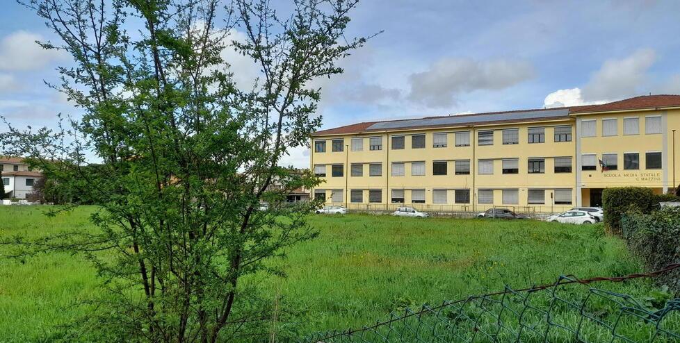 
	Un&rsquo;area a verde di fronte alle scuole Mazzini sar&agrave; trasformata in parcheggio&nbsp;

