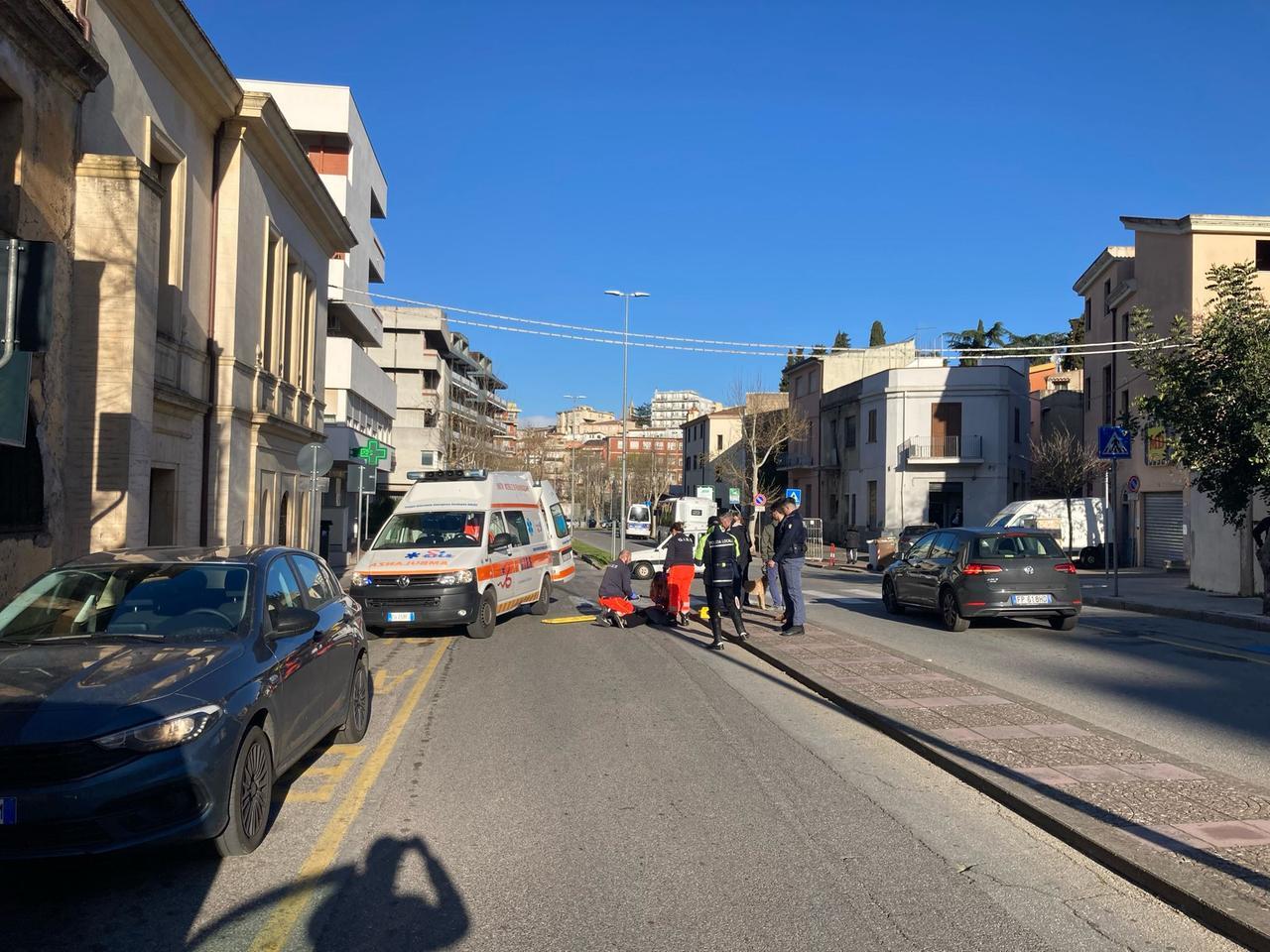 Investita mentre attraversa la strada sulle strisce: ottavo caso del 2025 a Nuoro