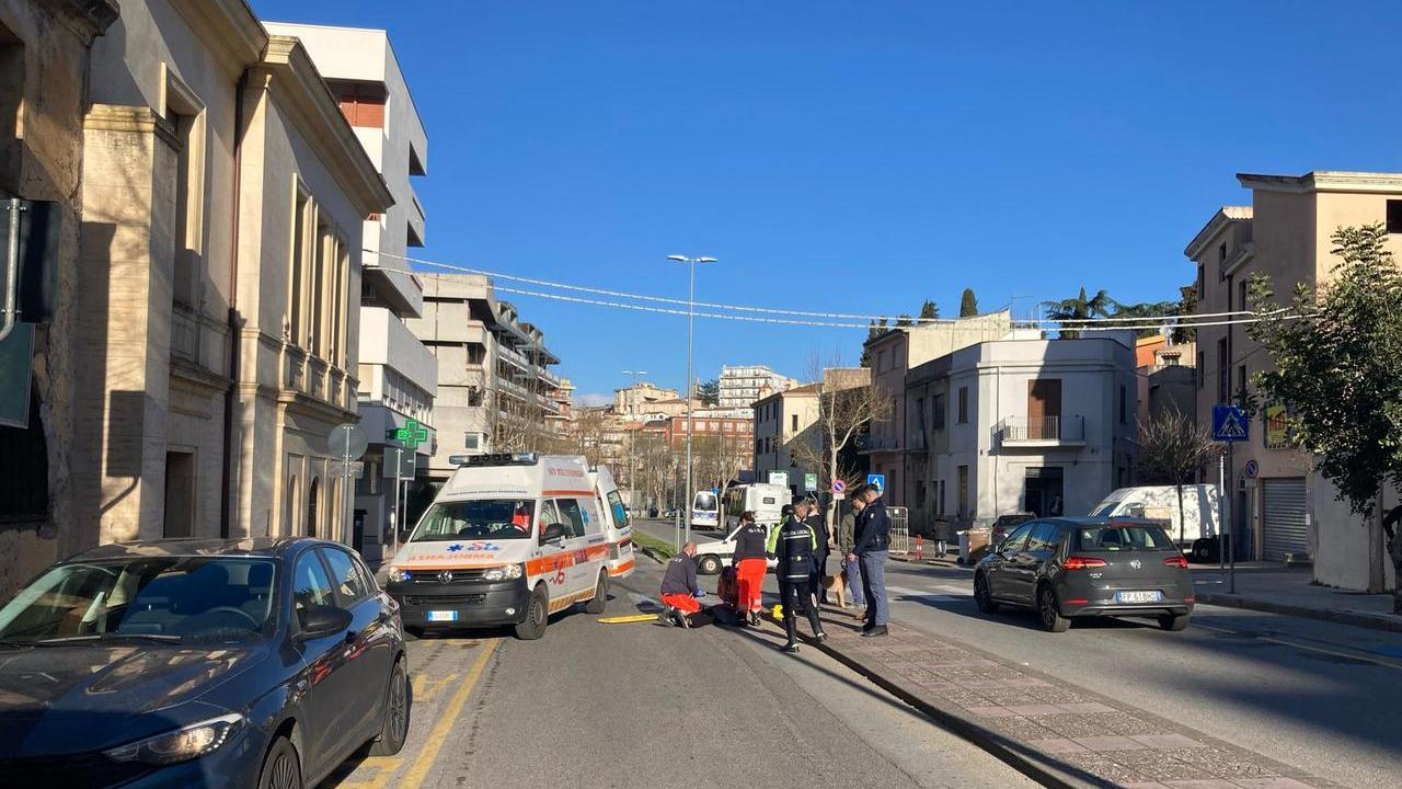 Investita mentre attraversa la strada sulle strisce: ottavo caso del 2025 a Nuoro