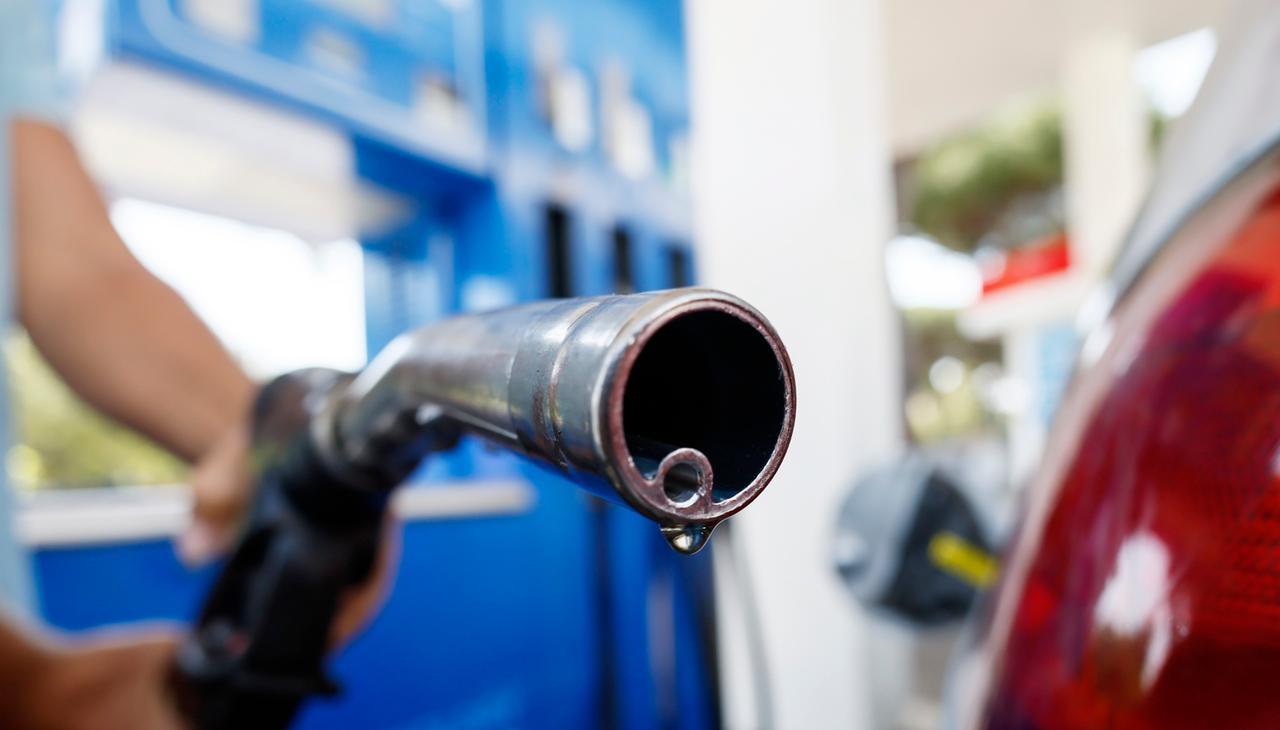 Versilia, prezzi del carburante in calo: ecco dove si risparmia di più