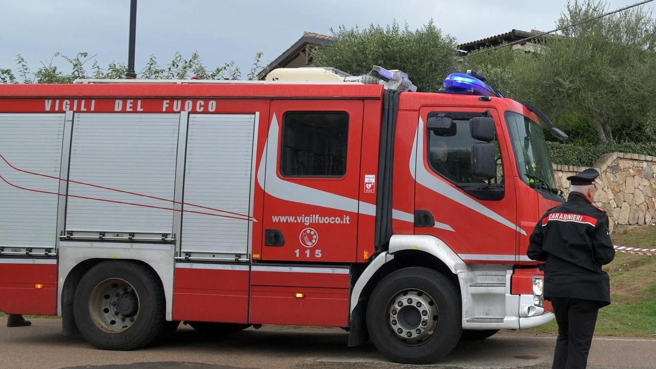 A fuoco un’auto nella notte: probabile origine dolosa