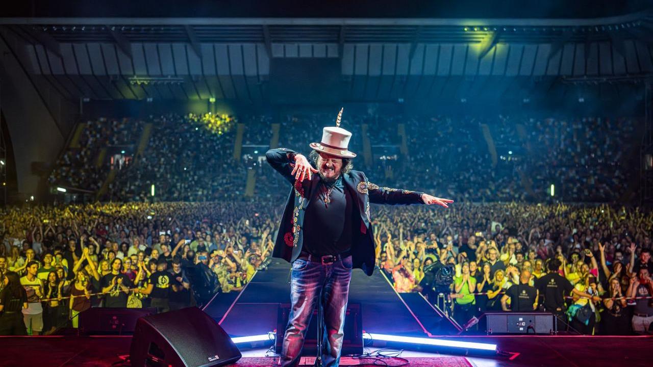 Zucchero tra aneddoti e musica: dallo Zecchino d’Oro all’incontro con Dustin Hoffman