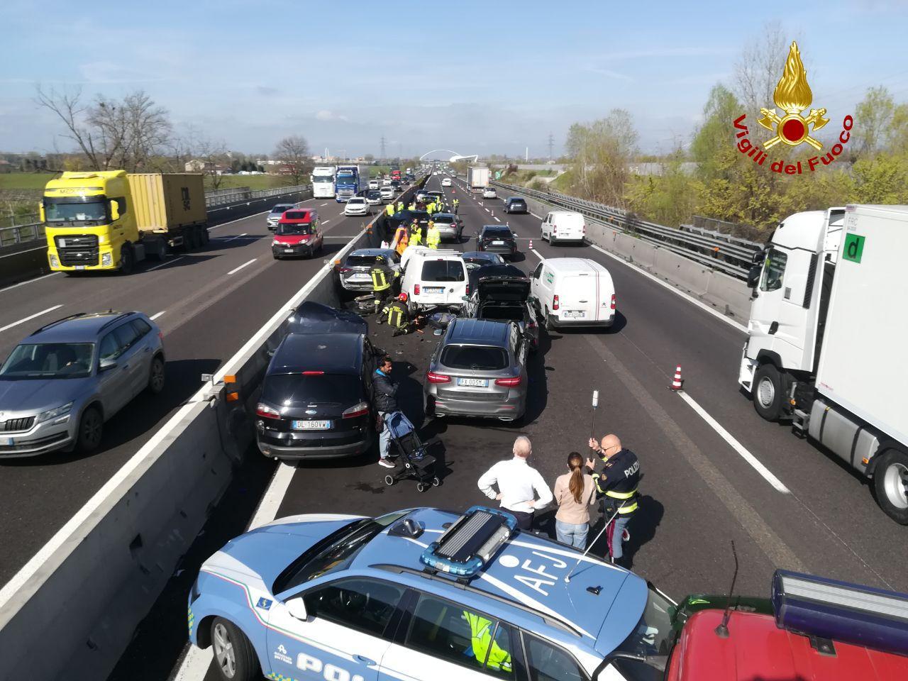 Tamponamento a catena sull’A1 a Reggio Emilia