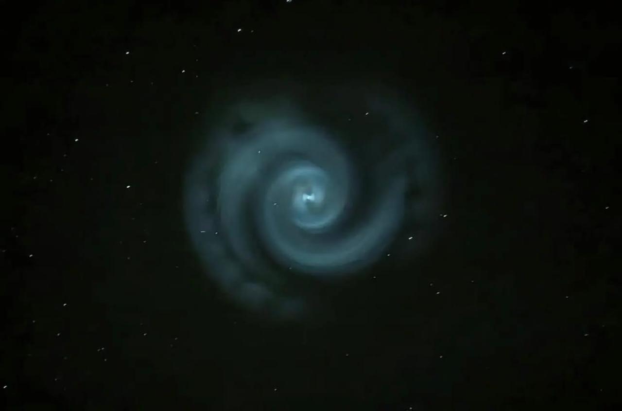 La spirale luminosa fotografata a Siena