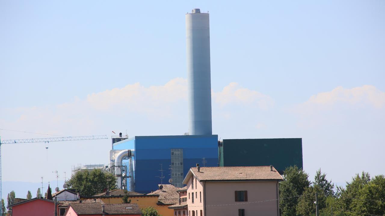 Un’immagine dell’impianto di termovalorizzazione gestito da Hera in via Cavazza