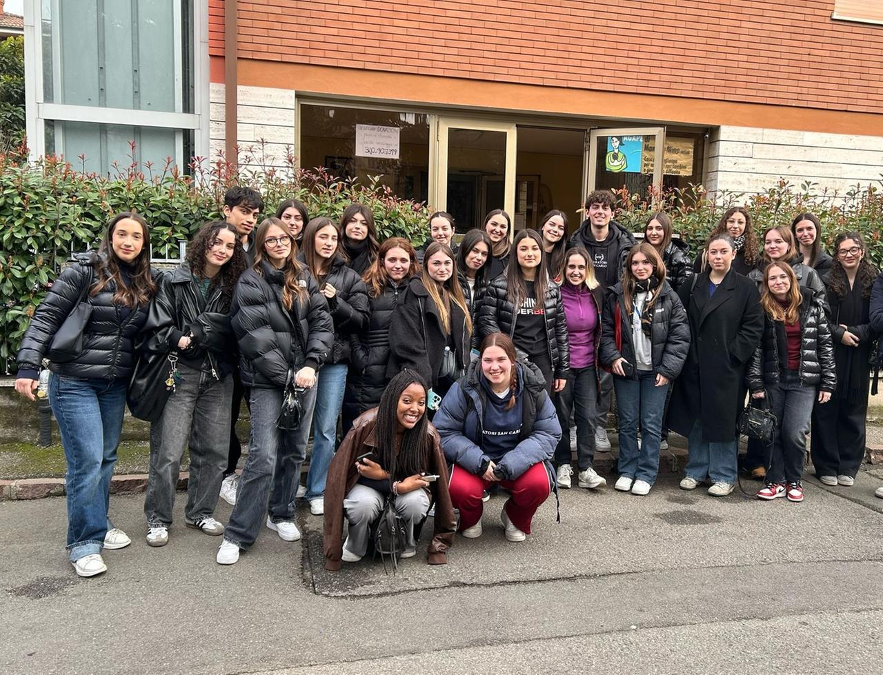 
	Gli studenti della classe quinta DL del liceo linguistico Muratori-San Carlo

