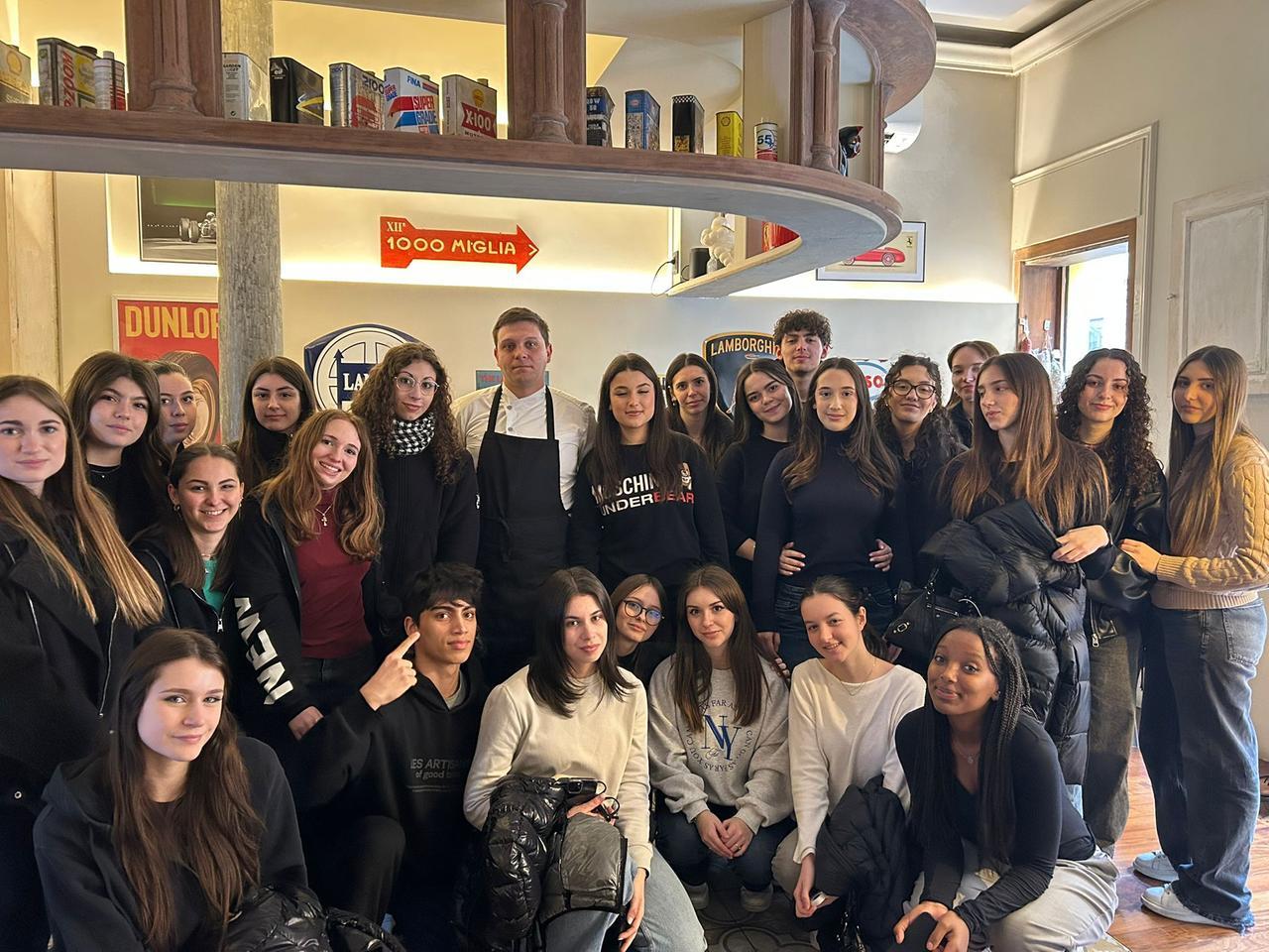 Tortellini e motori a Modena: in Calle di Luca ecco la nuova trattoria “Vitto”