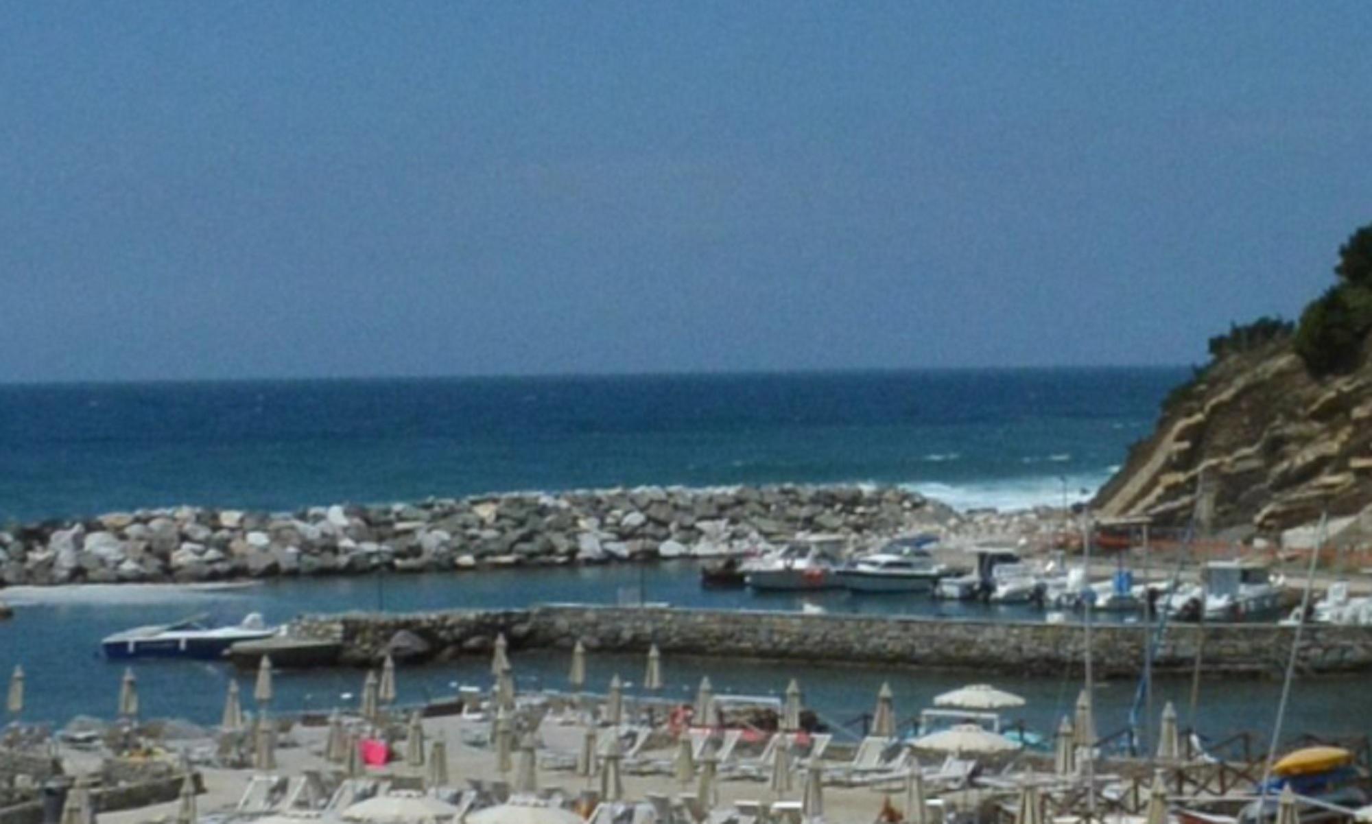 La barriera frangiflutti da rimuovere