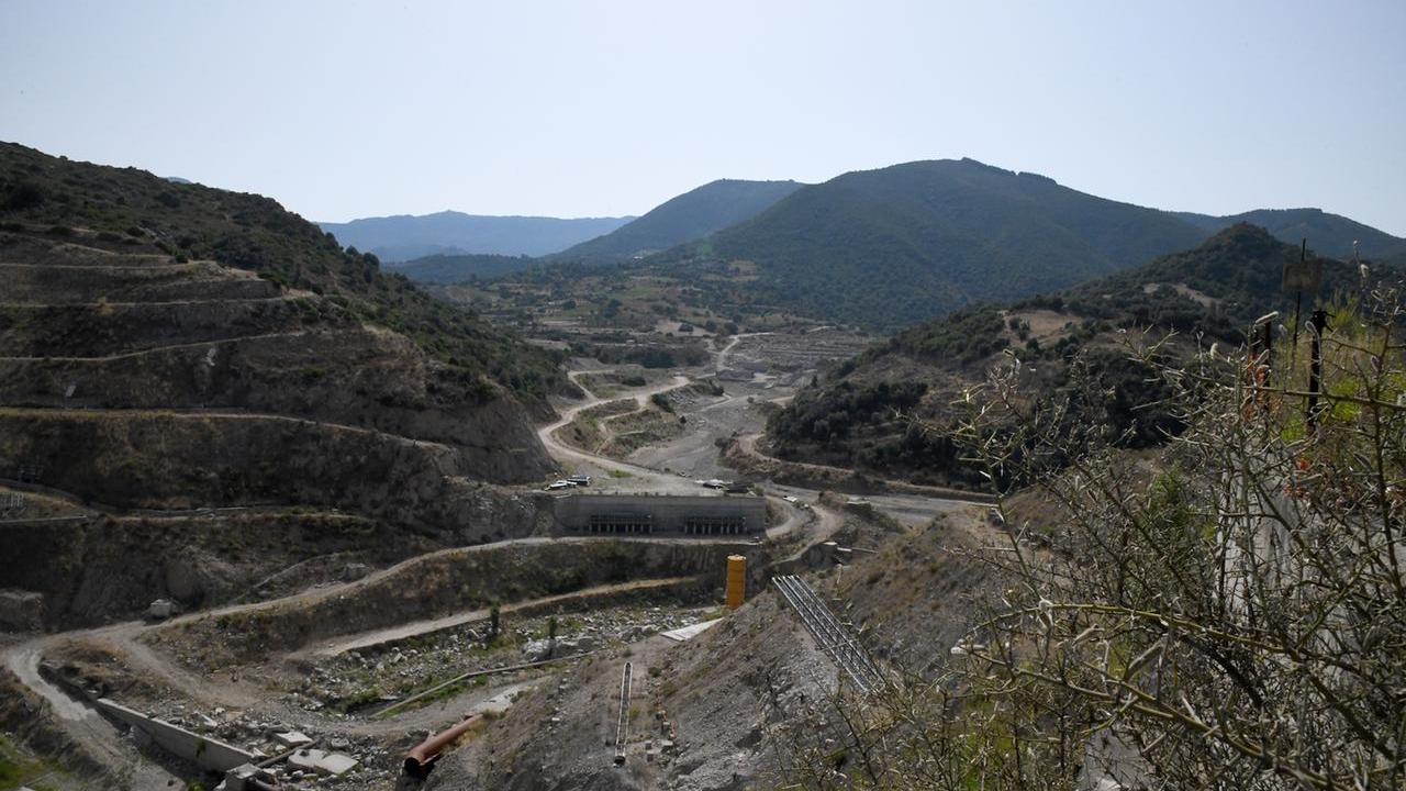 Orgosolo il cantiere della diga di Cumbidanovu