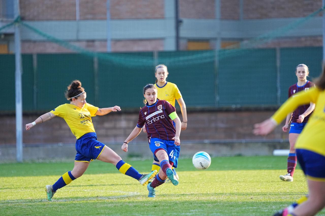 «Il calcio femminile? Parità lontana. Servono investimenti e spazio mediatico»