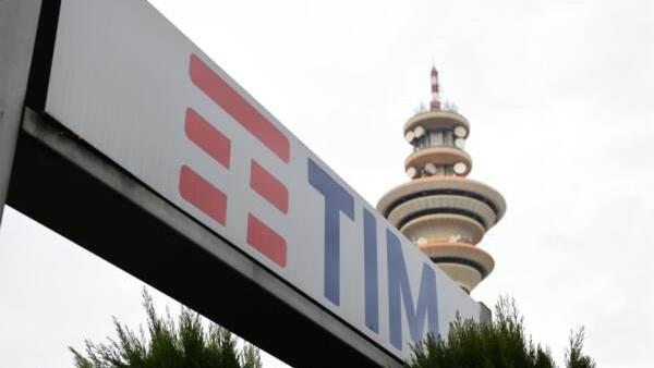 Tim down, problemi con internet e telefonate: segnalazioni degli utenti