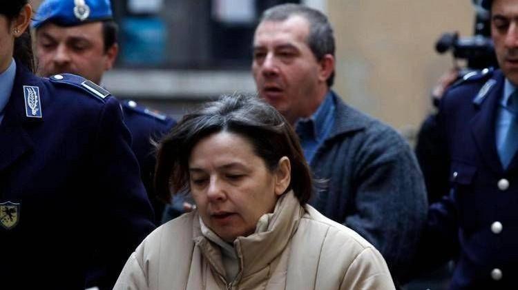 Strage di Erba, la Cassazione mette la parola fine: «No alla revisione del processo per Olindo e Rosa»