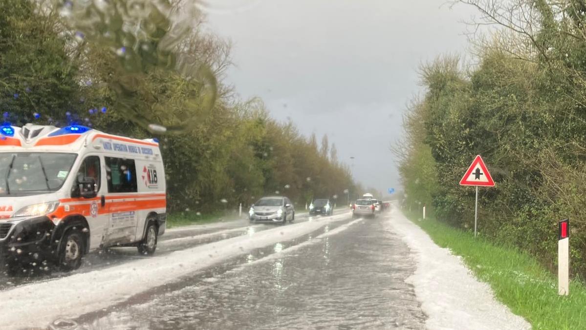Strade imbiancate, grandinata tra Argenta e Portomaggiore