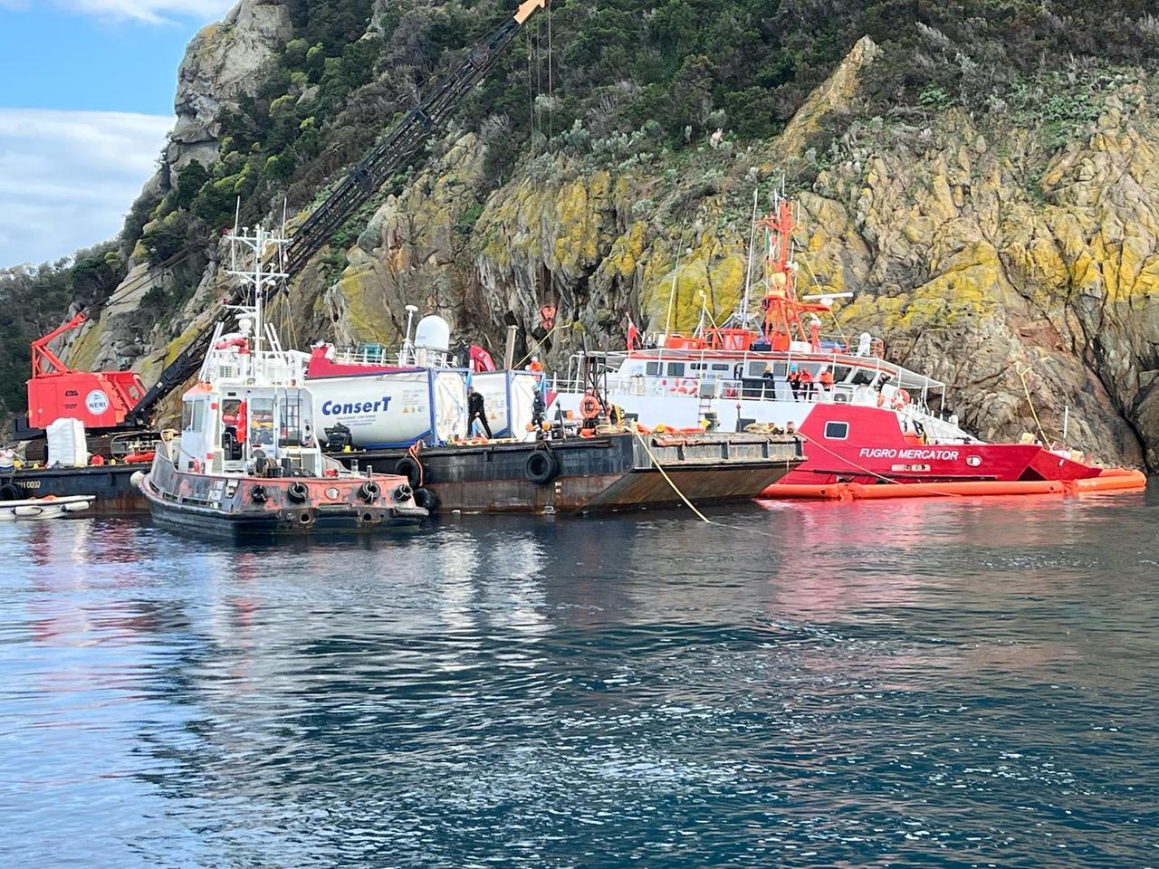 Nave oceanografica incagliata, via alla messa in sicurezza