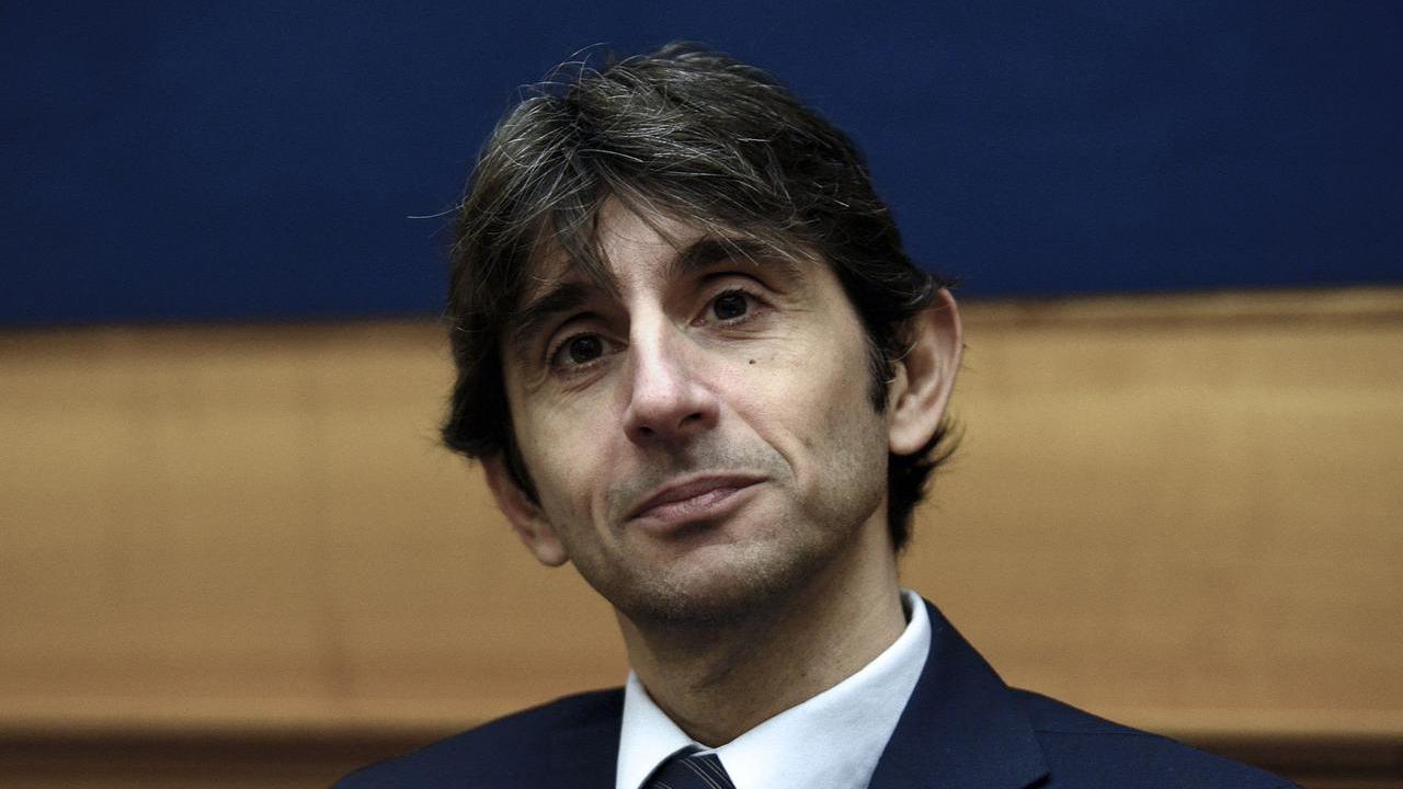 Il deputato toscano di Fratelli d’Italia Donzelli insulta il giornalista del Fatto: «Finché c’è questo pezzo di m…. non parlo»