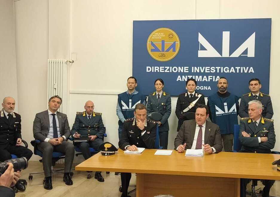 Inchiesta Antimafia, fatture false e riciclaggio per due aziende di Ferrara