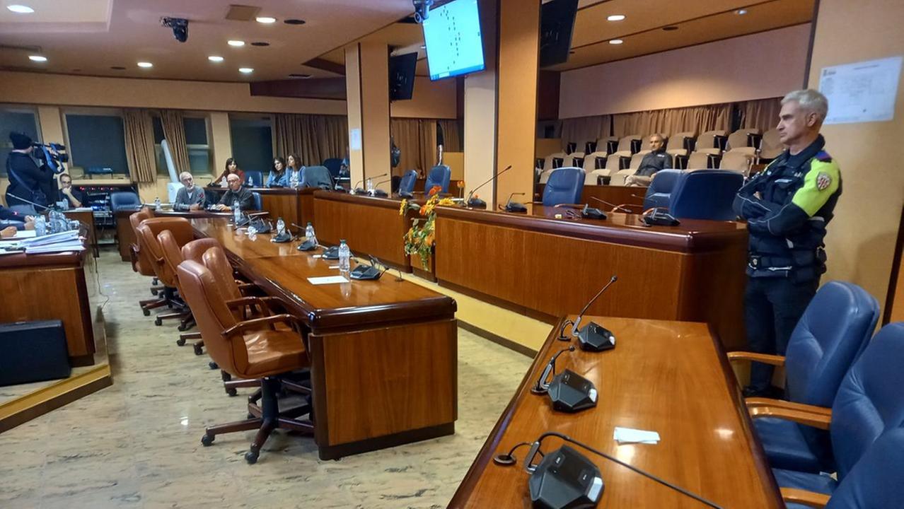 Maggioranza senza numeri e il sindaco “scappa” dall’aula