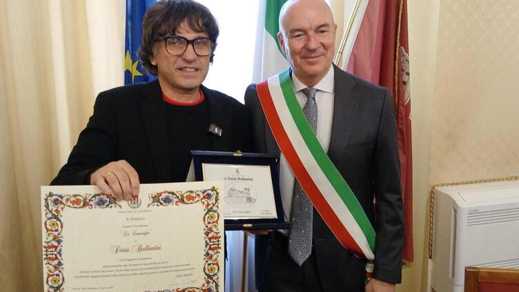 Dario Ballantini-Valentino riceve la Canaviglia nella sua Livorno e anticipa il prossimo personaggio in tv: «Ecco chi sarà»