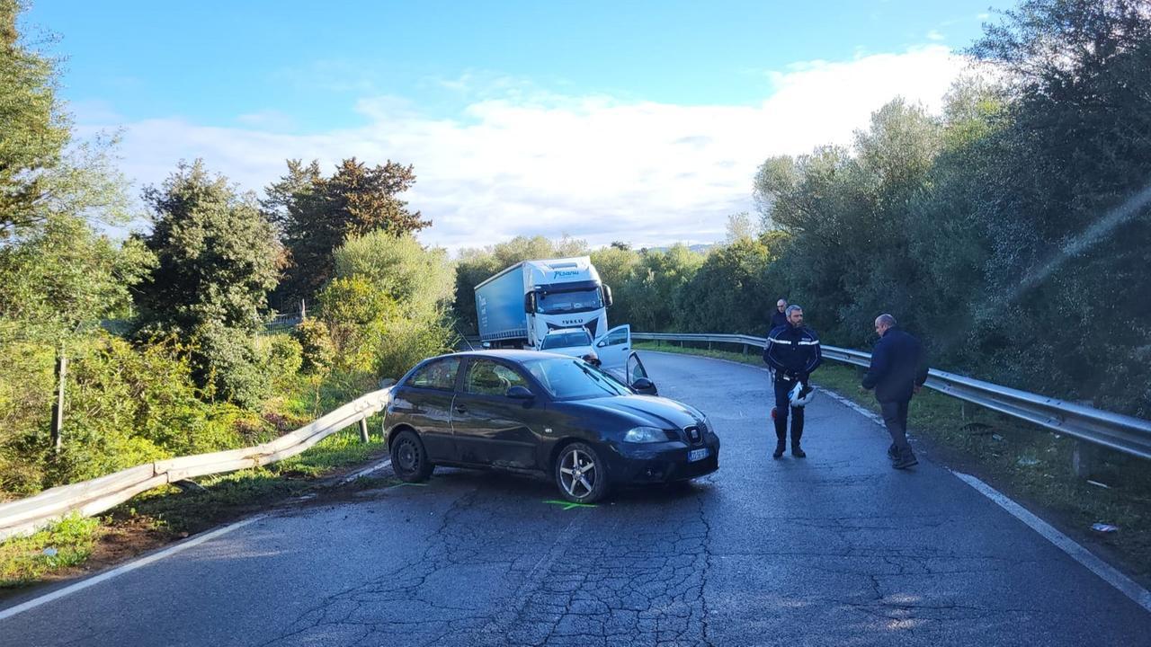 Auto contro il guard rail alle porte di Sassari, ferita una donna