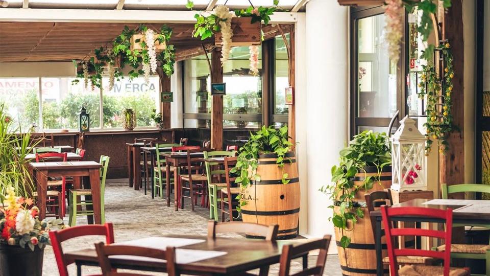Oltre 700 etichette e ottimo cibo serviti nell’Enoteca Le Melorie
