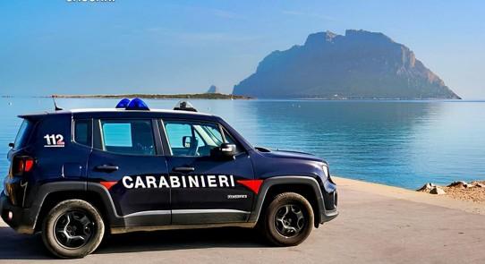 Addormenta un anziano con gli psicofarmaci e gli ruba soldi, cellulare e gioielli