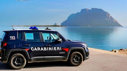 Addormenta un anziano con gli psicofarmaci e gli ruba soldi, cellulare e gioielli