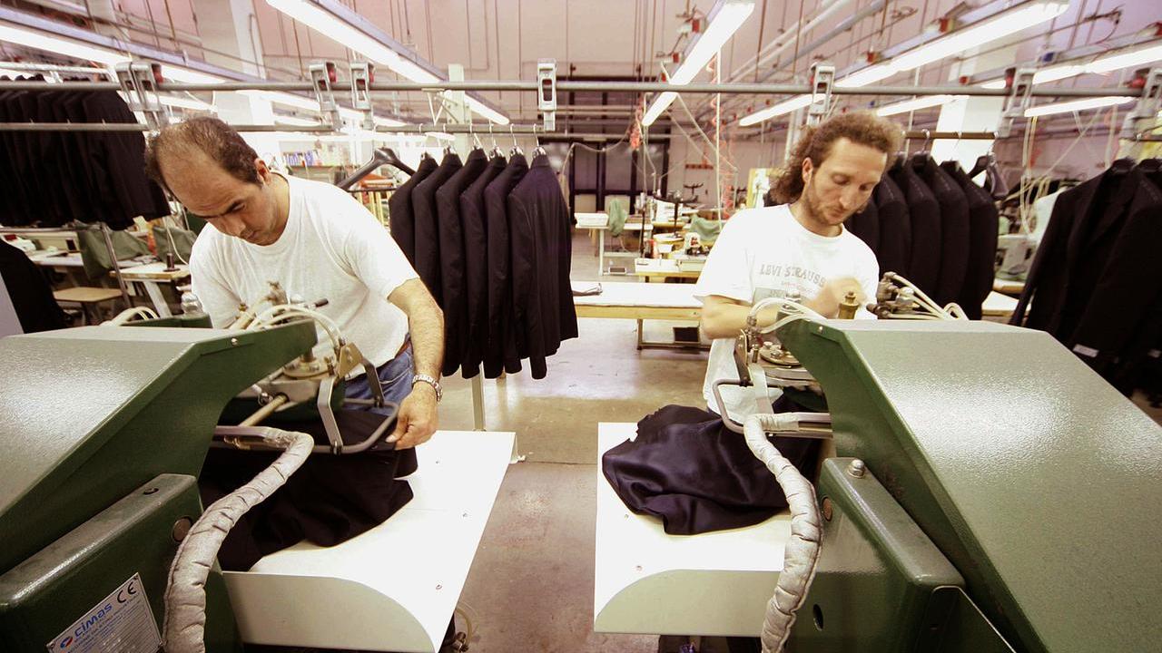 Toscana, la moda in crisi: arriva il passaporto digitale per le imprese del settore – Cosa cambia per chi compra e per le aziende