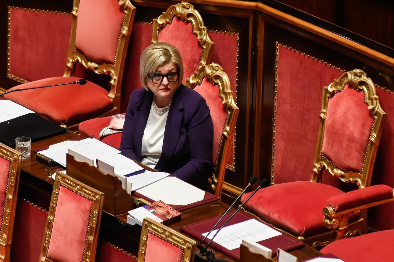 Giallo sulla laurea, la ministra Calderone: «Contro di me dossieraggio»