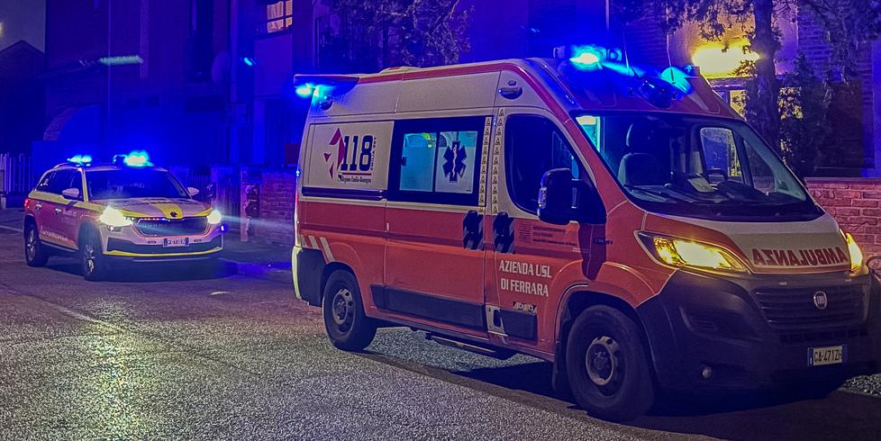 Argenta, il bimbo ha fretta di nascere: parto sulle scale del palazzo