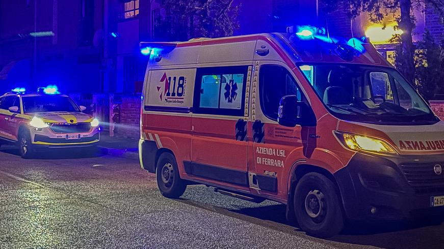 Argenta, il bimbo ha fretta di nascere: parto sulle scale del palazzo