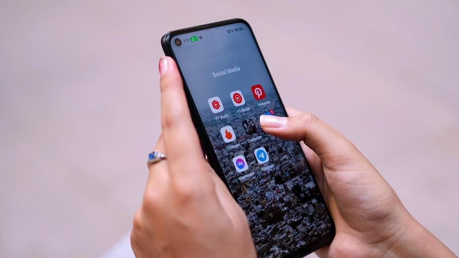 Ferrara, dall’amicizia in chat alla violenza: 29enne a processo