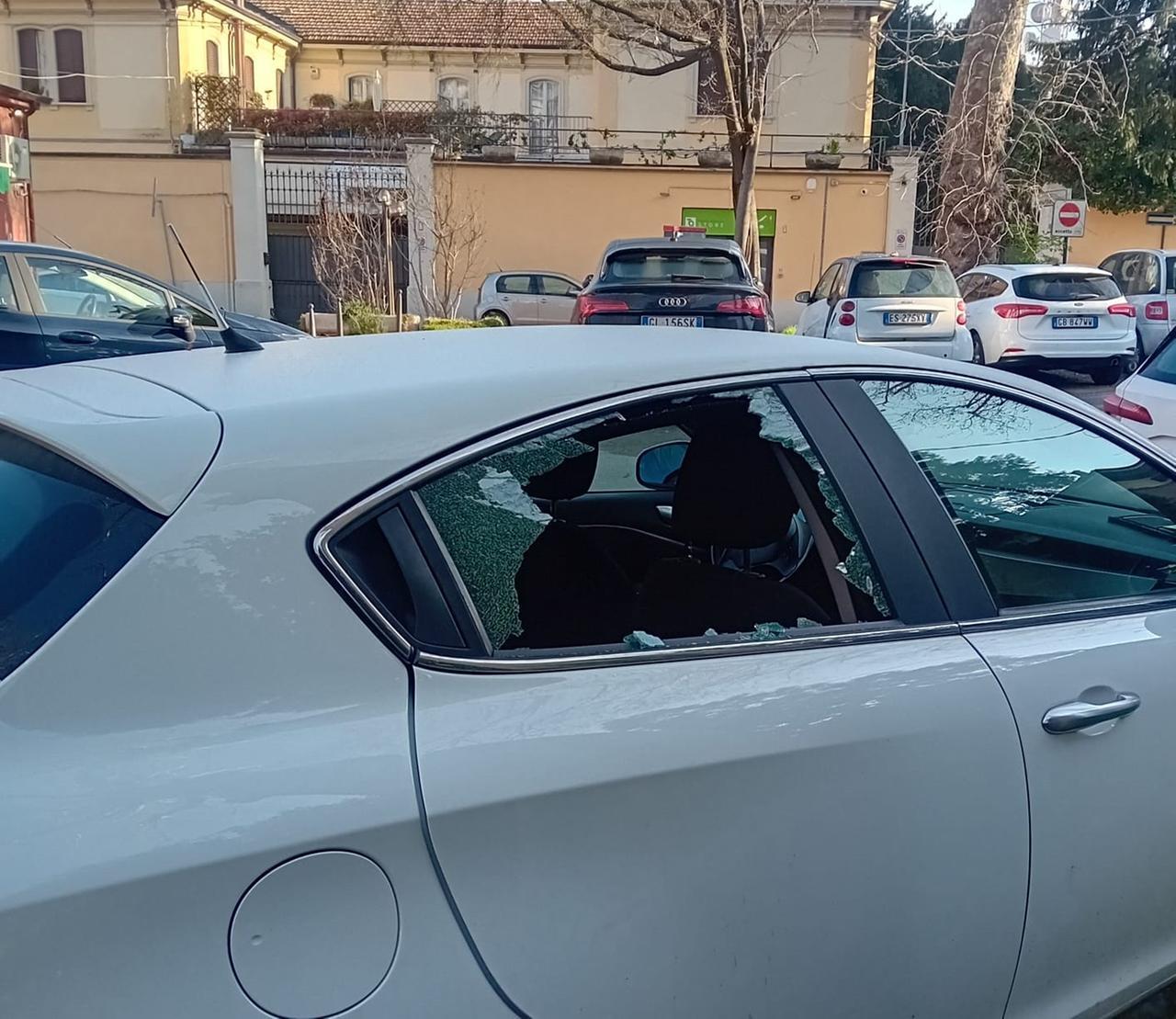 Boom di spaccate e furti sulle auto: arrivano gli agenti in borghese