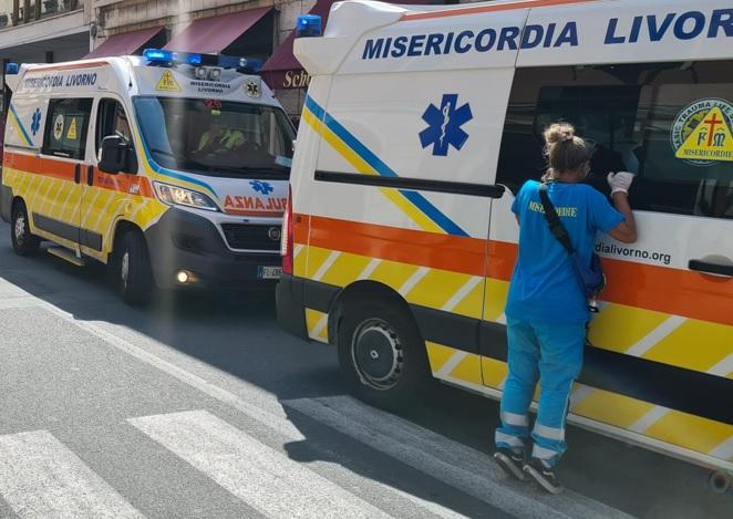 Livorno, scontro tra scooter e moto: grave un 50enne, ferita anche la figlia