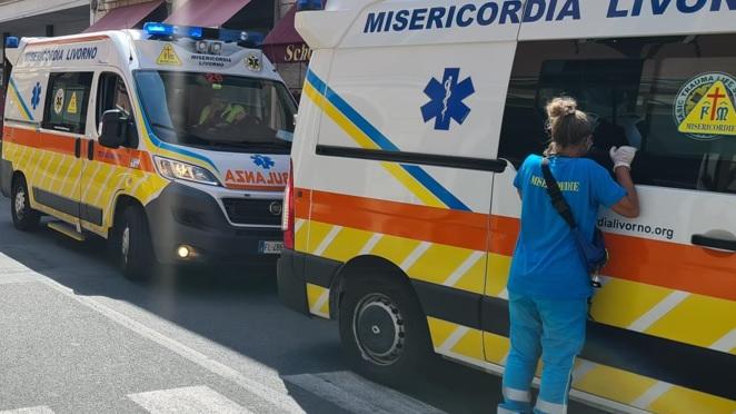 Livorno, scontro tra scooter e moto: grave un 50enne, ferita anche la figlia