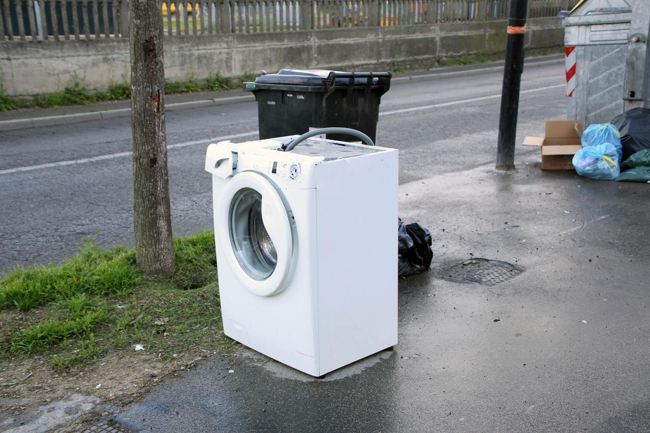 Zona stazione, il presidio sanitario si farà ma in via Paradisi. Rifiuti,  arrivano le foto-trappole contro l’abbandono