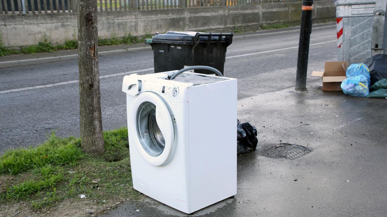 Zona stazione, il presidio sanitario si farà ma in via Paradisi. Rifiuti, arrivano le foto-trappole contro l’abbandono