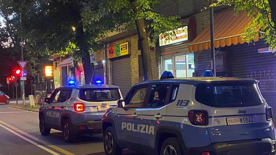 Studente minacciato con un coltello, costretto a prelevare col bancomat e a consegnare il giubbotto: 20enne fermato