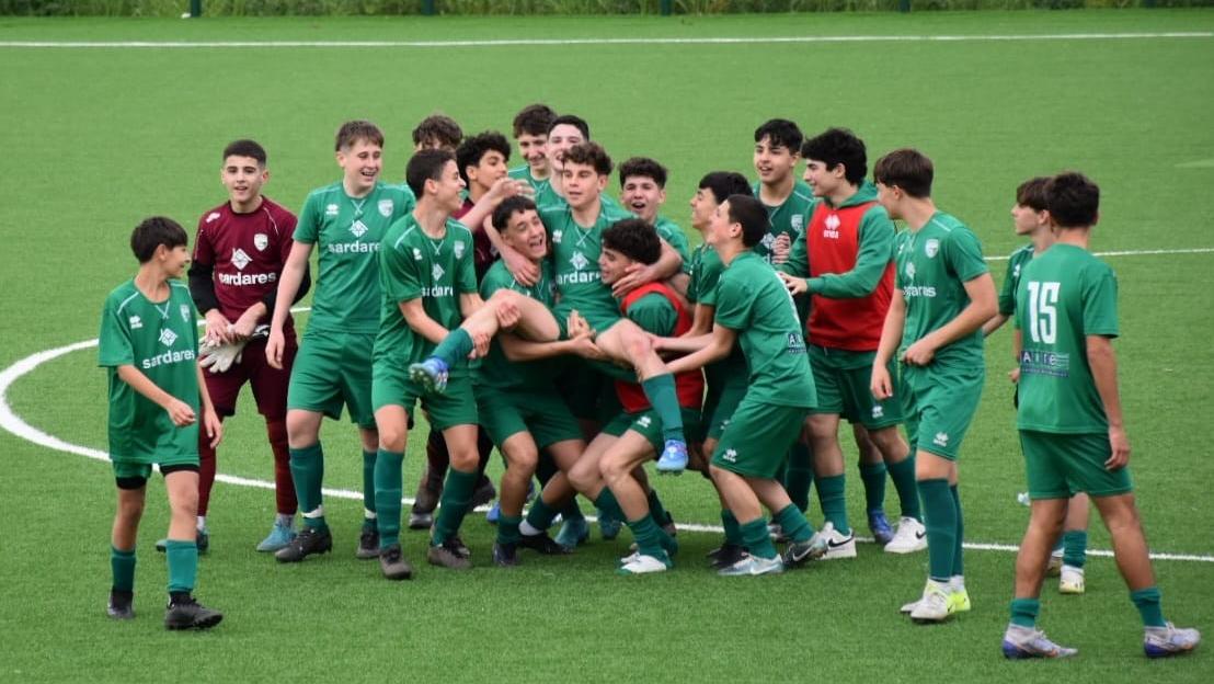 La squadra dei giovanissimi dell'Arzachena Calcio